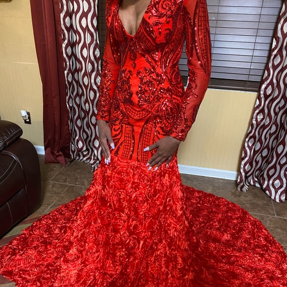 Sequins Mermaid Long Sleeve Red 3D Rose Trail - Picture 2 of 3